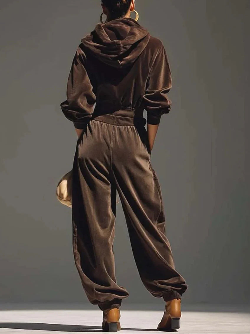 Sophisticated women outfit, ankle lenght, chic hood , unlimited comfort and side pocket for trending look